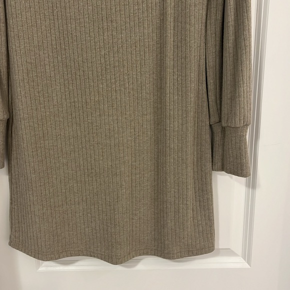 Tan knit dress - Picture 3 of 3